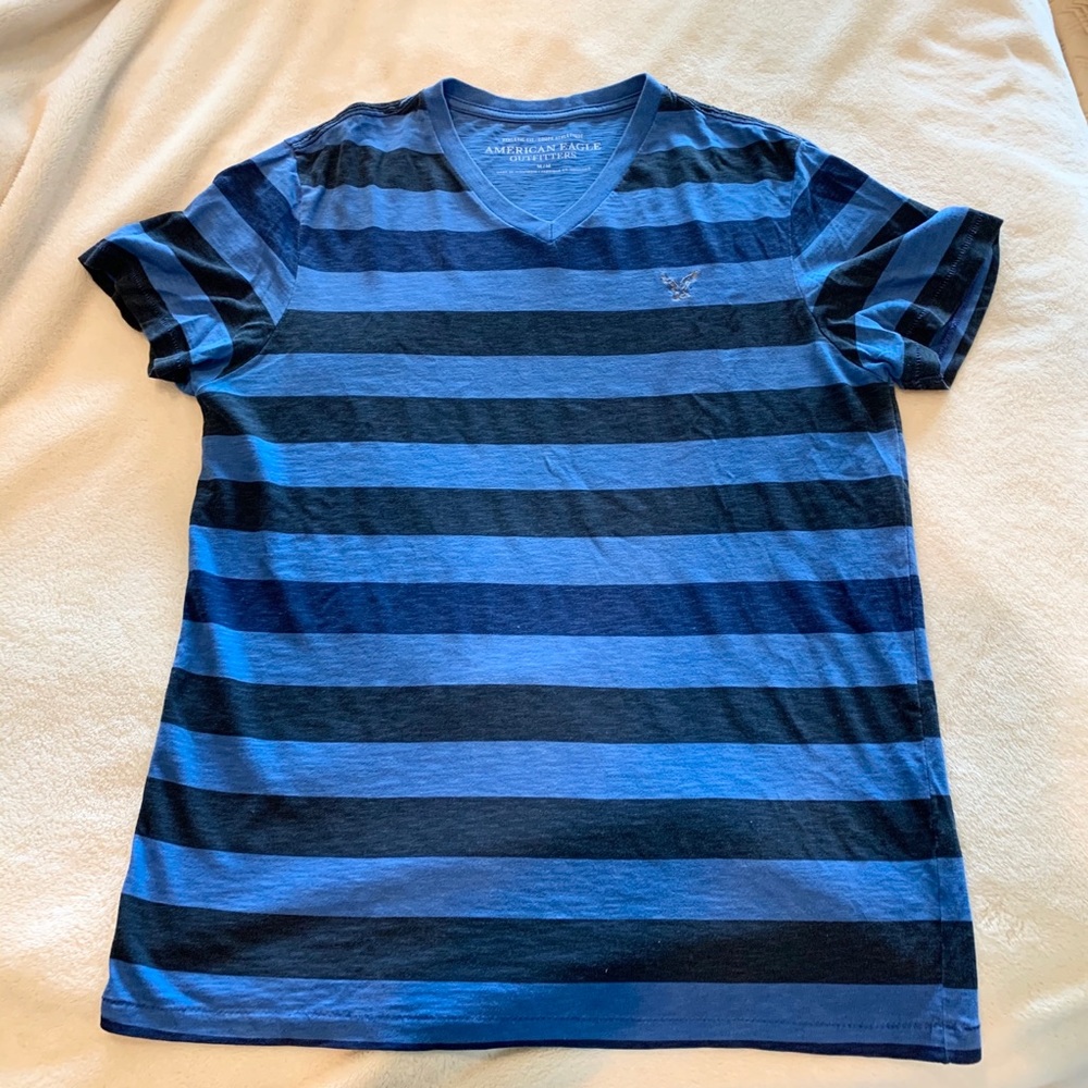 NWOT AMERICAN EAGLE Tee Shirt Size M Athletic Fit casual spring summer T-shirt